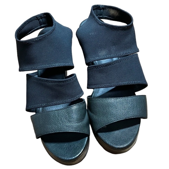 EILEEN FISHER Rally 2 Stretch Black Leather and Mesh Cut Out Wedge Sandal Sz 9.5 - Picture 3 of 10